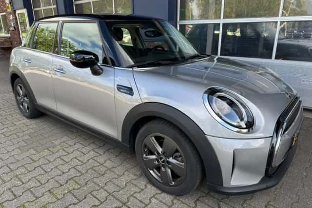 MINI Cooper (2023) thumbnail 5