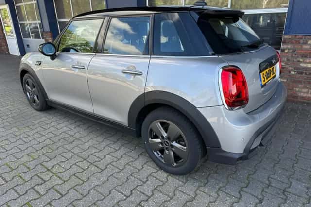 MINI Cooper (2023) thumbnail 6