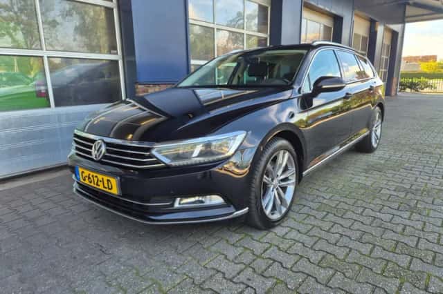Volkswagen Passat (2015) thumbnail 1