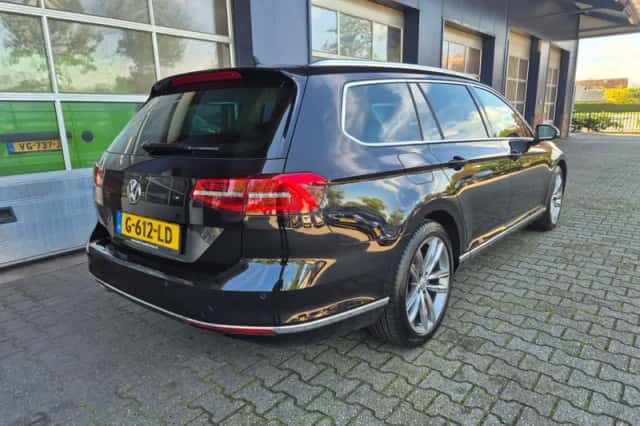 Volkswagen Passat (2015) thumbnail 2