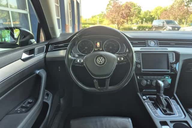 Volkswagen Passat (2015) thumbnail 3