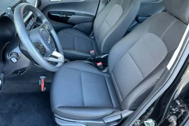 Kia Picanto (2023) thumbnail 3