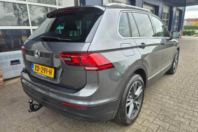 Volkswagen Tiguan (2018) thumbnail 2