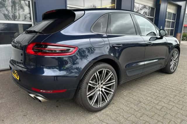 Porsche Macan (2018) thumbnail 2