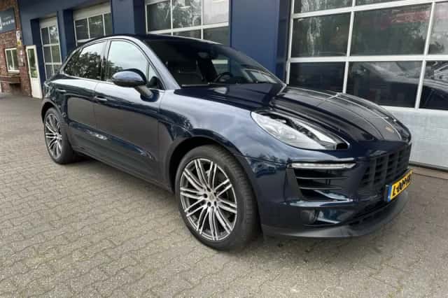 Porsche Macan (2018) thumbnail 4