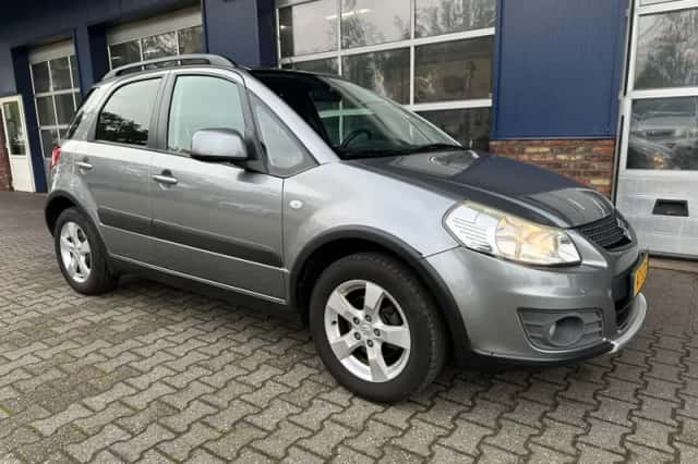 Suzuki SX4 (2011) thumbnail 5