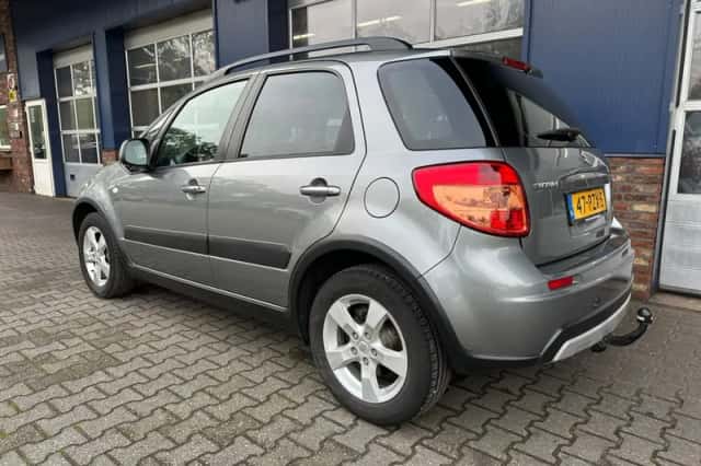 Suzuki SX4 (2011) thumbnail 6