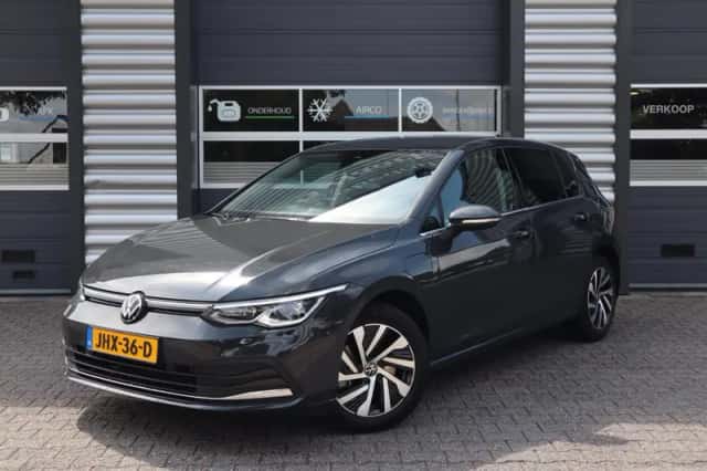 Volkswagen Golf (2023) thumbnail 1