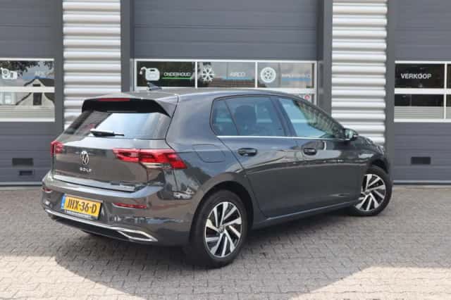 Volkswagen Golf (2023) thumbnail 6