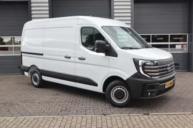Nissan Interstar (2024) thumbnail 3