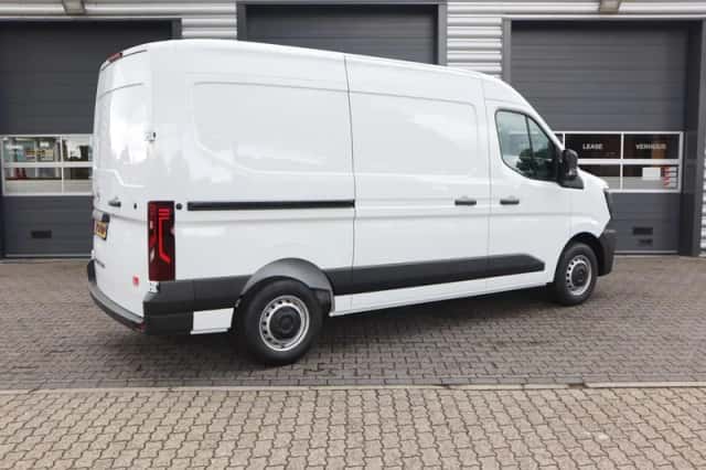 Nissan Interstar (2024) thumbnail 5