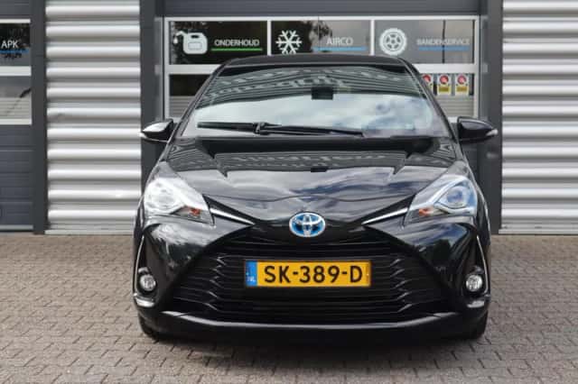 Toyota Yaris (2018) thumbnail 2