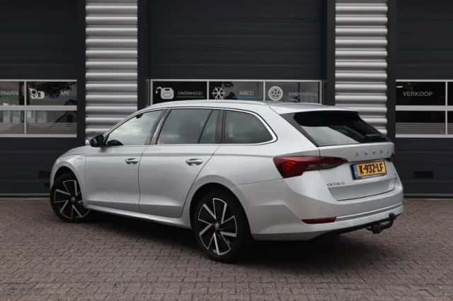 Škoda Octavia (2020) thumbnail 3