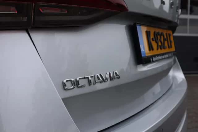 Škoda Octavia (2020) thumbnail 5