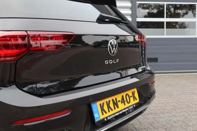 Volkswagen Golf (2022) thumbnail 3