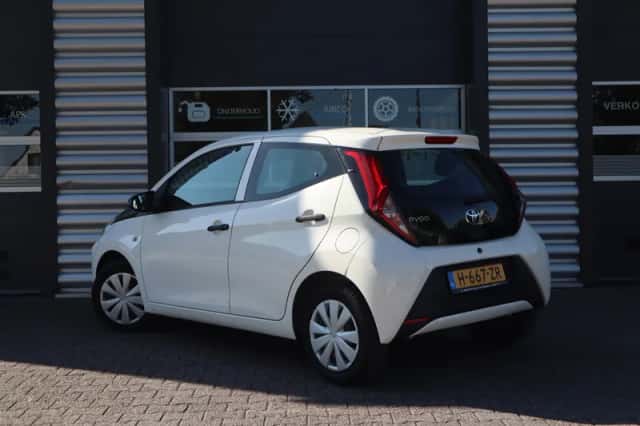 Toyota Aygo (2020) thumbnail 2