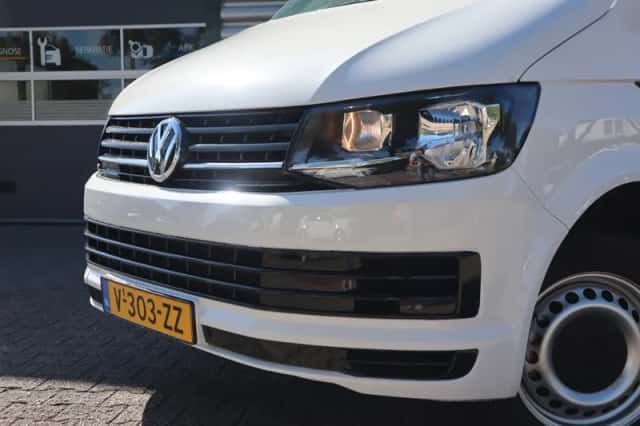 Volkswagen Transporter (2019) thumbnail 2