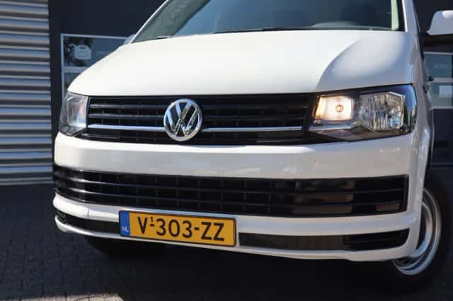 Volkswagen Transporter (2019) thumbnail 3