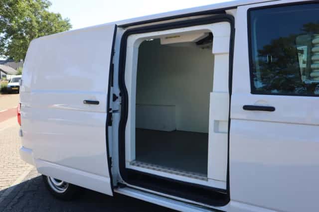 Volkswagen Transporter (2019) thumbnail 6