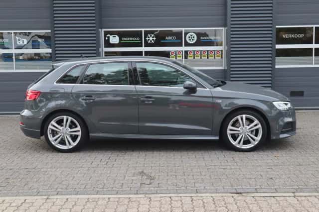 Audi A3 (2019) thumbnail 4