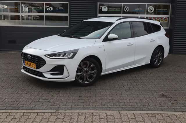 Ford Focus (2023) thumbnail 1