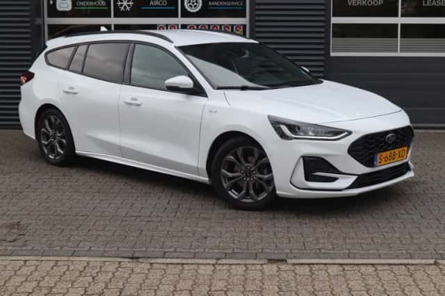 Ford Focus (2023) thumbnail 3