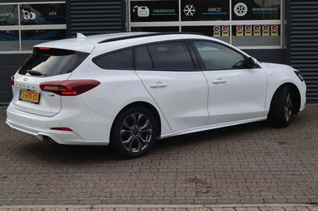 Ford Focus (2023) thumbnail 5