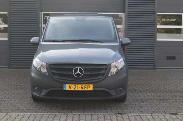 Mercedes-Benz Vito (2020) thumbnail 2