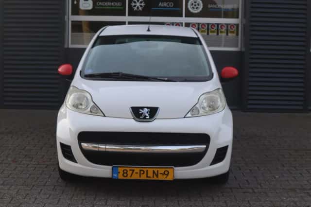 Peugeot 107 (2011) thumbnail 2