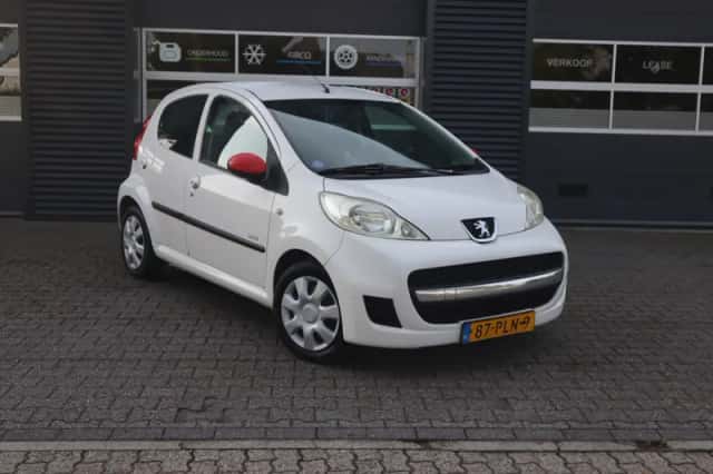 Peugeot 107 (2011) thumbnail 3