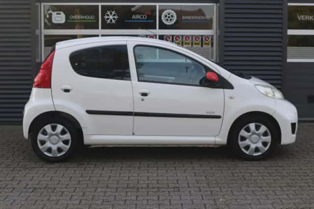 Peugeot 107 (2011) thumbnail 4