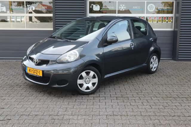Toyota Aygo (2011) thumbnail 1