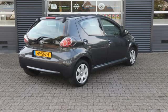 Toyota Aygo (2011) thumbnail 5
