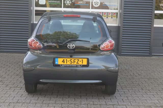 Toyota Aygo (2011) thumbnail 6