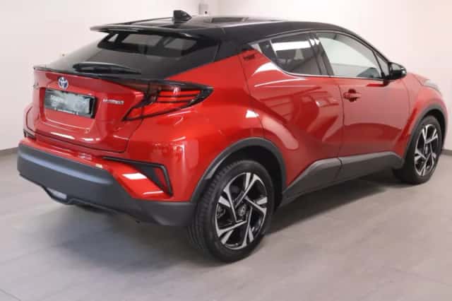 Toyota C-HR (2023) thumbnail 3