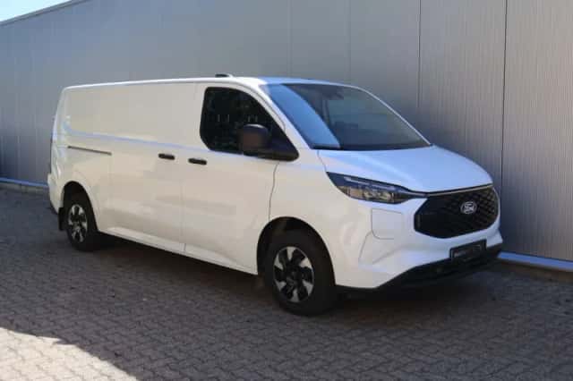 Ford E-Transit Custom (2026) thumbnail 1