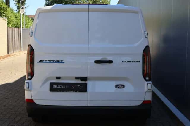 Ford E-Transit Custom (2026) thumbnail 3