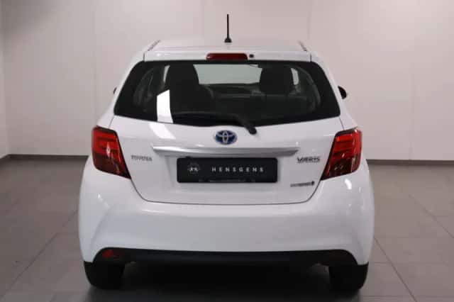 Toyota Yaris (2015) thumbnail 4