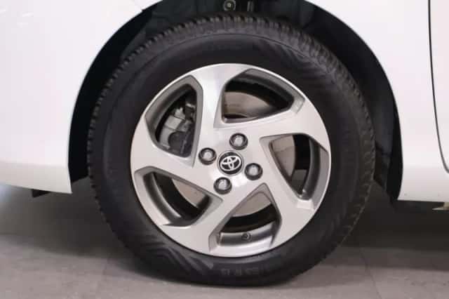 Toyota Yaris (2015) thumbnail 5