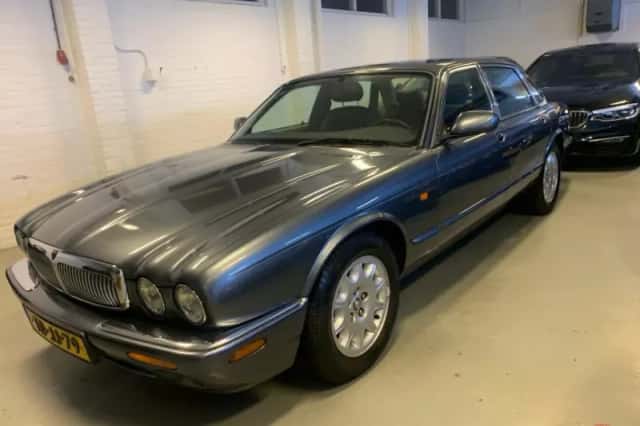 Jaguar XJ (1998) thumbnail 1