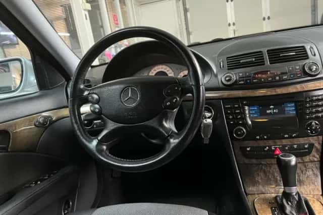 Mercedes-Benz E-Klasse (2006) thumbnail 4