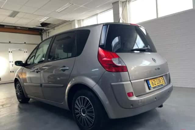 Renault Scénic (2009) thumbnail 2