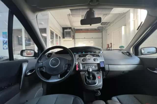 Renault Scénic (2009) thumbnail 3