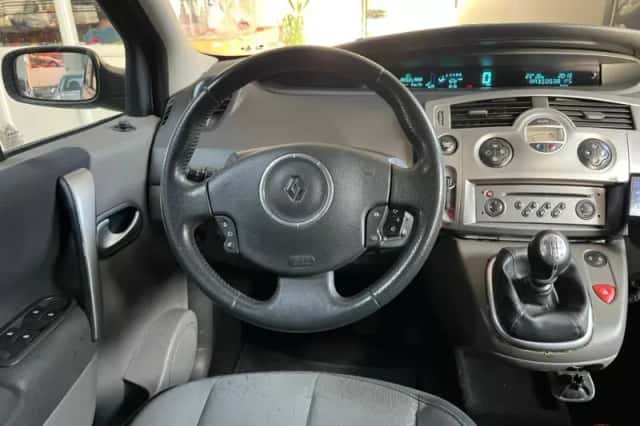 Renault Scénic (2009) thumbnail 4