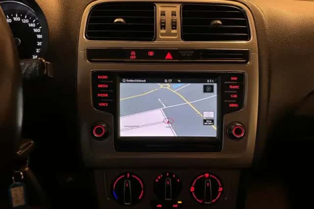 Volkswagen Polo (2014) thumbnail 5