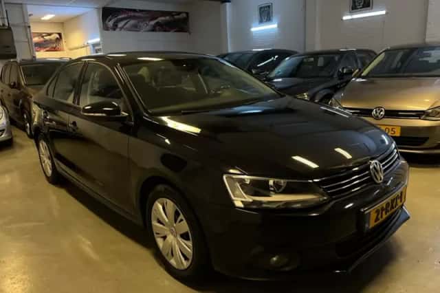 Volkswagen Jetta (2011) thumbnail 1