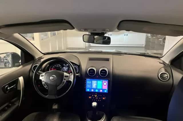 Nissan Qashqai (2011) thumbnail 3