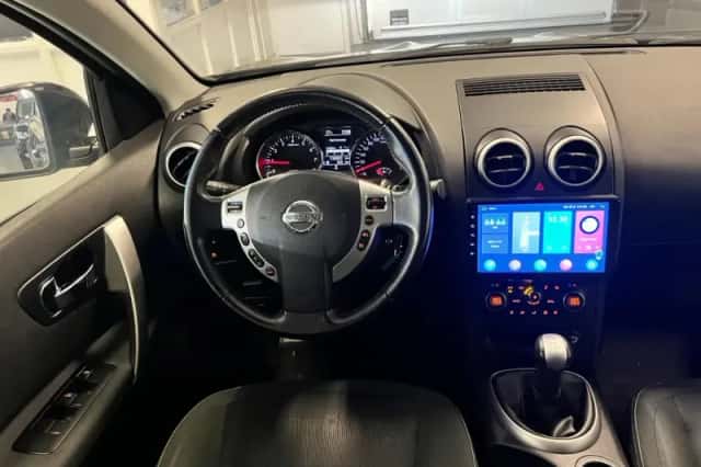 Nissan Qashqai (2011) thumbnail 4