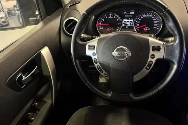 Nissan Qashqai (2011) thumbnail 5
