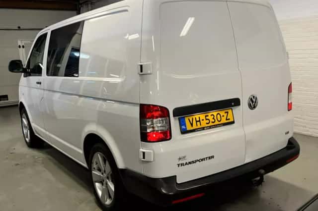 Volkswagen Transporter (2014) thumbnail 2